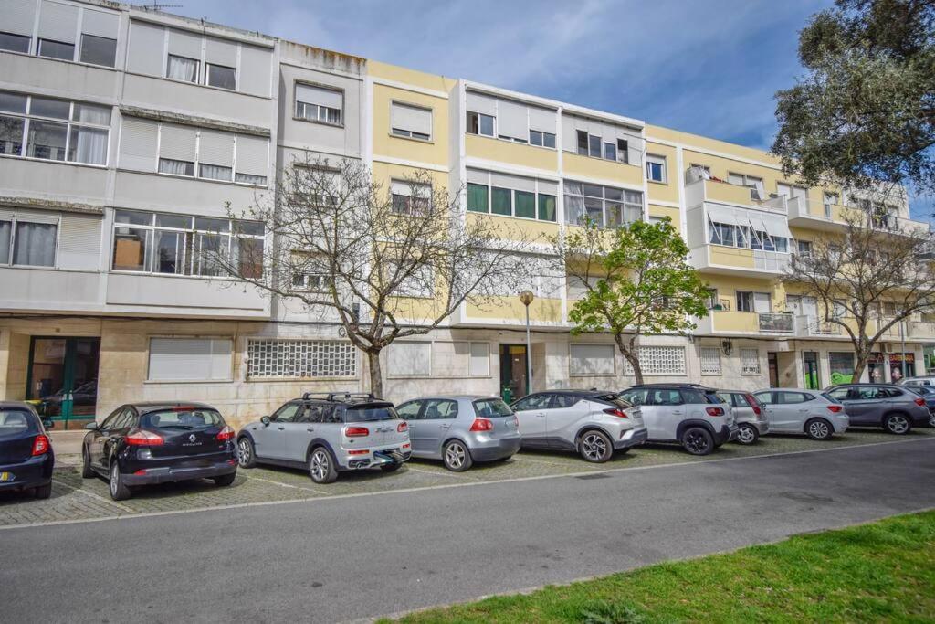 Cozy And Sunny Family Apartment Lissabon